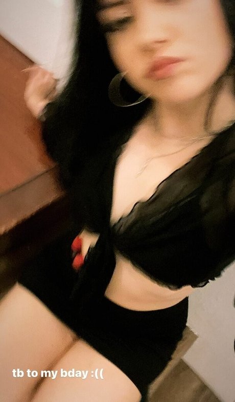 tewzday nackt pornografische fotos