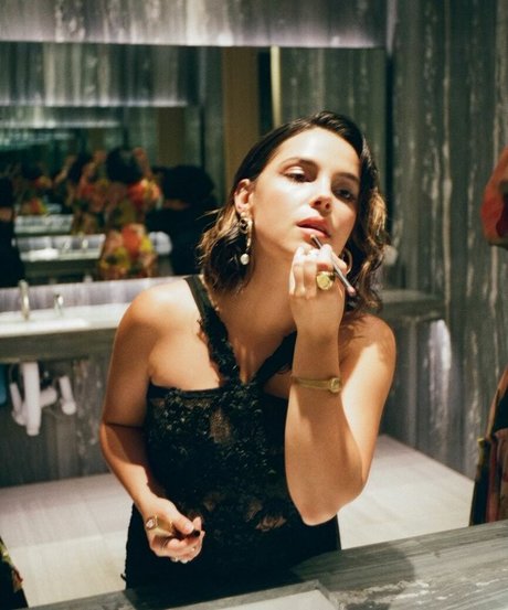 Inde Navarrette kostenlose erwachsene foto