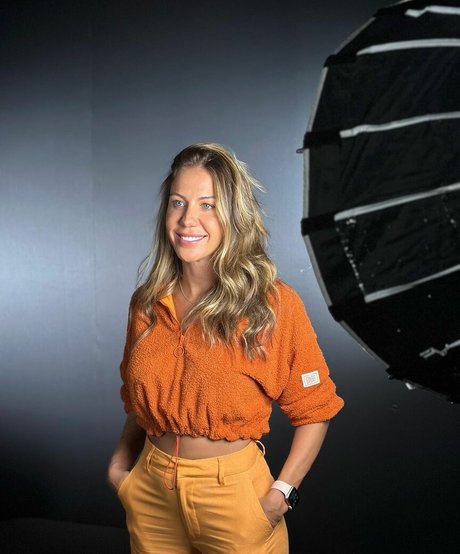 blonde heiße frau onlyfans erotische erwachsene fotos