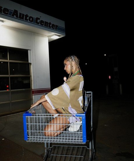 anfällige knochen-onlyfans sexy erotische bild