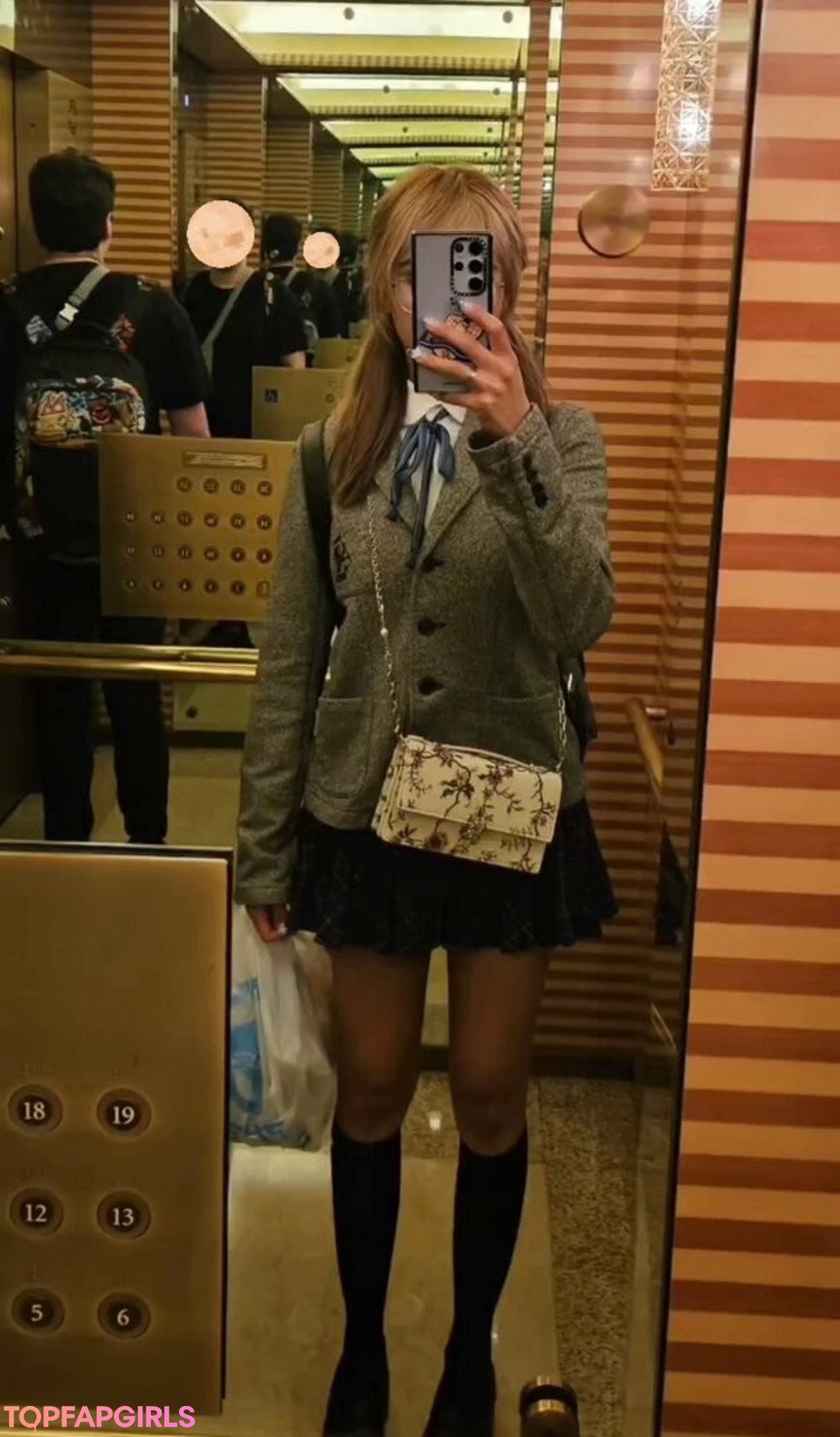 vollbusige rothaarige teen onlyfans nacktheit kunst bild