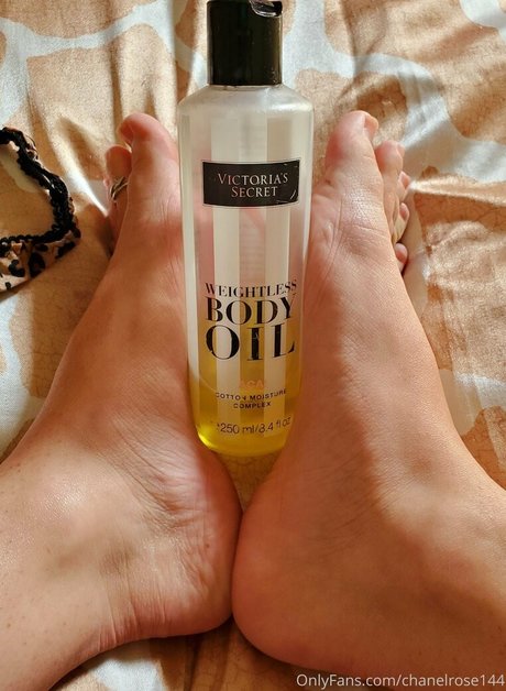 dünne schwarze teenager-onlyfans top nackten bilder