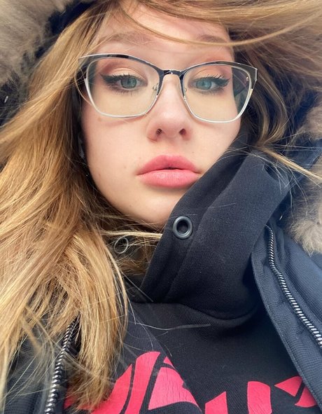 nackte onlyfans freie kunst bilder