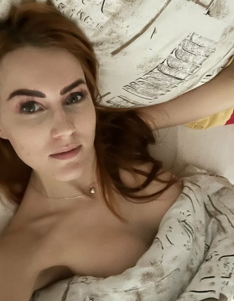 charlieredfree schauspielerin nacktheit bild