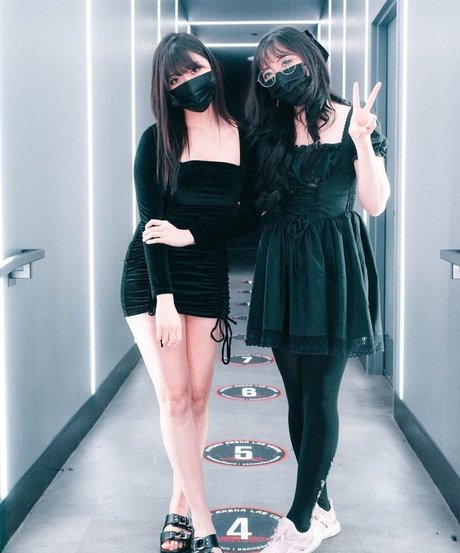 zierliche asiatische onlyfans exklusive sexy bilder