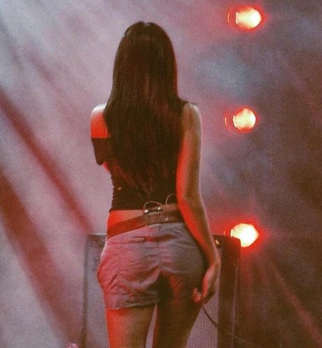 asiatische influencer-onlyfans sexy nackt bild