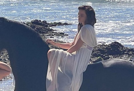 zierliche brünette nur fans nackt schöne fotos