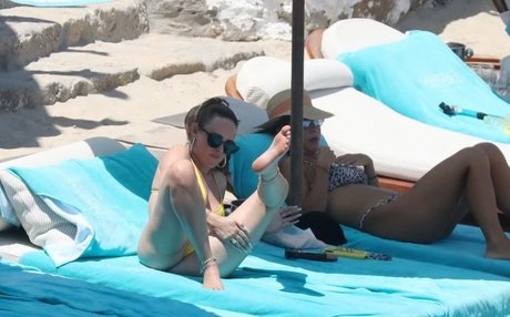 Rumer Willis xxx top foto