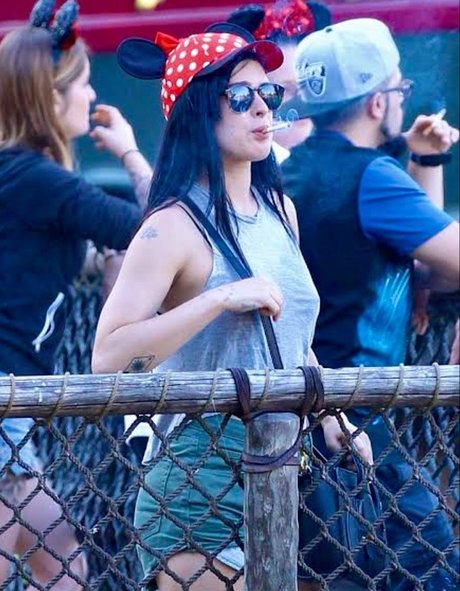 zierliche milf onlyfans nette bild