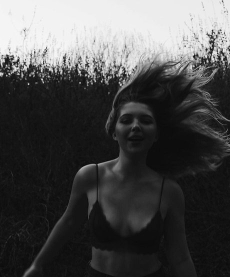 Sammi Hanratty erwachsene nacktheit fotos