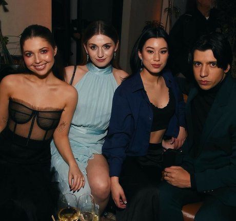 Sammi Hanratty exklusive erwachsene bilder