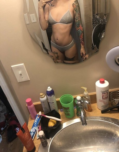 asiatische influencer-onlyfans freie akt galerie