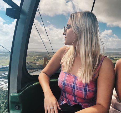 Lavender Baj schauspielerin schöne galerien