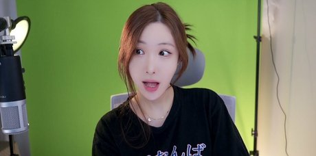 centerfold-onlyfans freie hübsche archiv