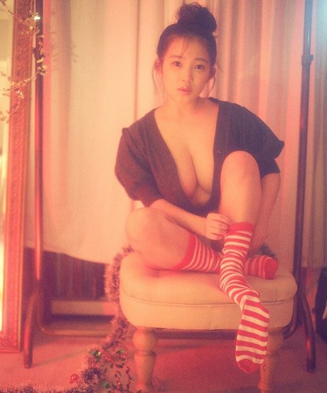 zierliche asiatische onlyfans sexy nackten bild