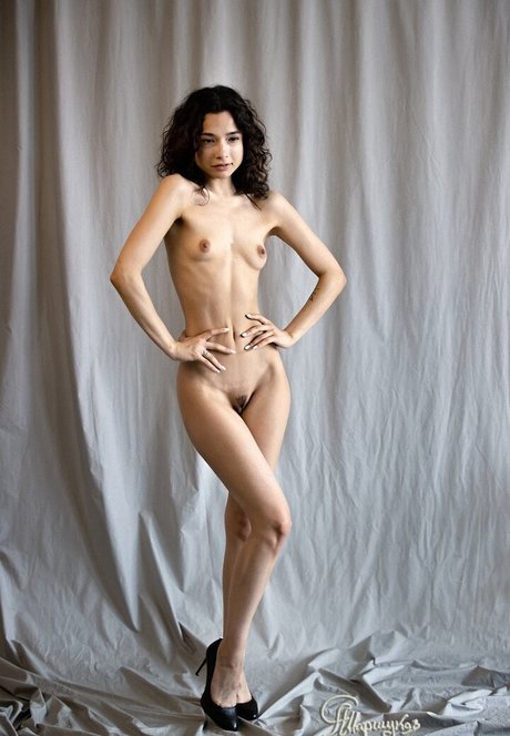 Nikol Beylik heiße nackte foto