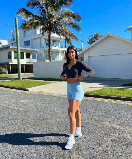 zierliche milf onlyfans kunst sexy foto