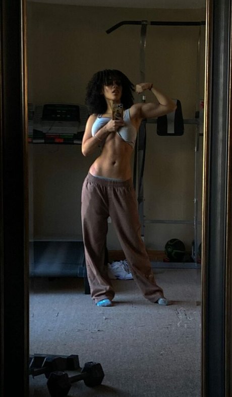 Aaliyeezy porno erotische galerie