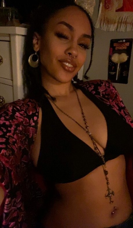 Aaliyeezy schauspielerin pornographische foto