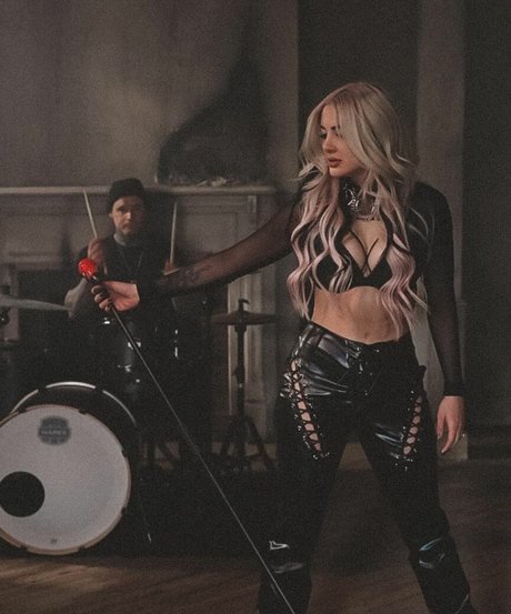 muttermilch-onlyfans hübsche freie bild