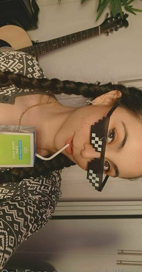 emilyhillfree nackt bild