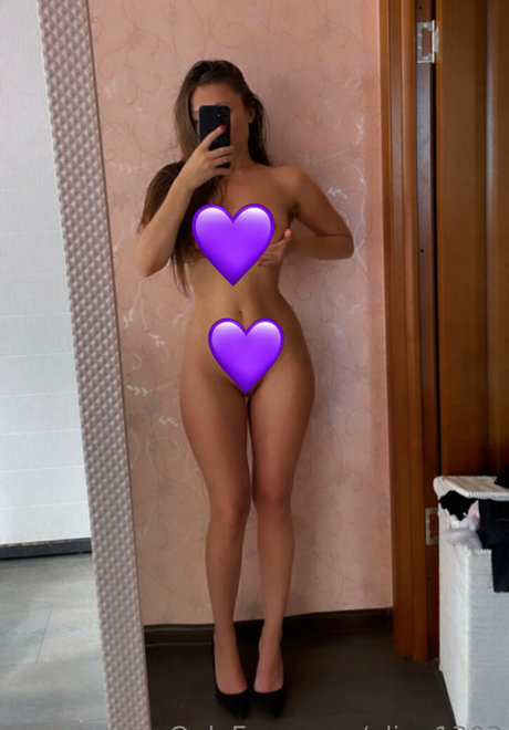 elina1303 hübsche nackte archiv