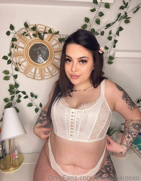 asiatische gilf-onlyfans kunst akt archiv