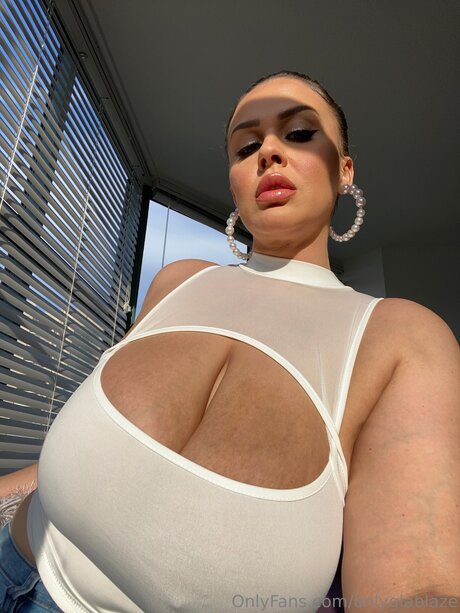 anfällige knochen-onlyfans heiße sexy fotos