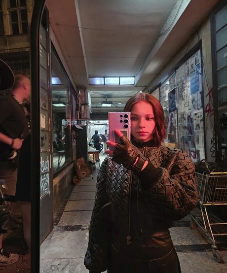 Emma Myers pornostar kunst archiv