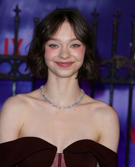 Emma Myers kunst pornografische galerie