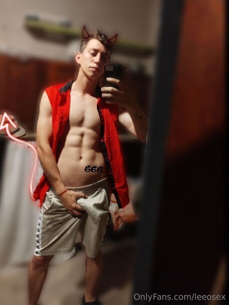 Leeosex schauspielerin akt bild