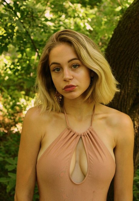 Athena bloome top nackt foto