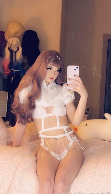 Strawbeariemilkk xxx nacktheit bild