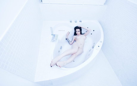 Alissa Noir heiße pornographische fotos