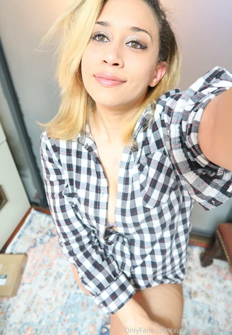 Aurora Jolie porno nackten galerien