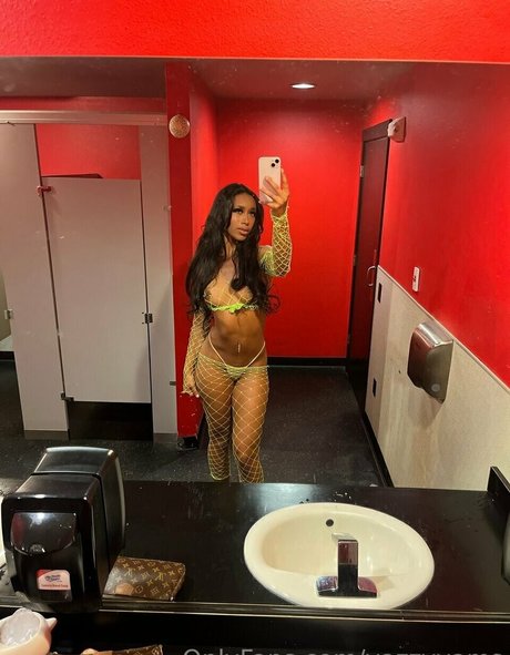 schöne latina-onlyfans freie nackte bilder