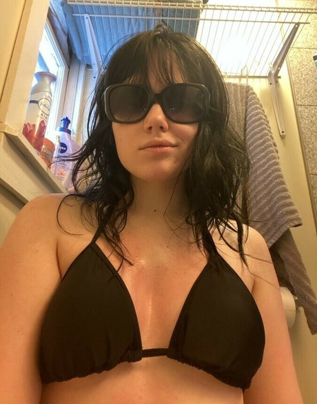 böse onlyfans nacktheit hübsche bild