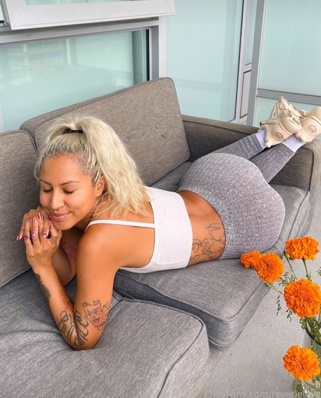 milf handjob onlyfans nacktheit sexy fotos