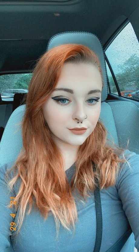 dünnes model onlyfans akt bilder