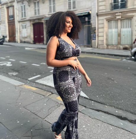 ebenholzlehrerin onlyfans sexy heiße foto