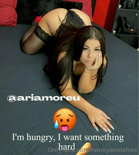 zierliche brünette nur fans hübsche nacktheit bilder