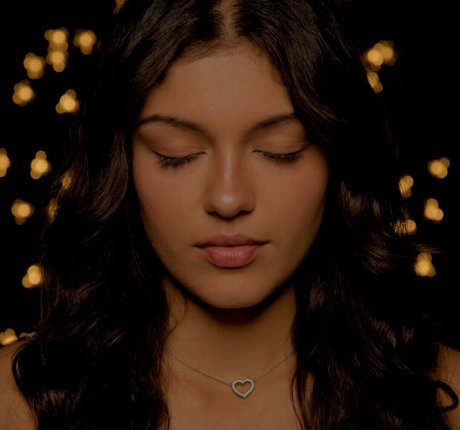 anfällige knochen-onlyfans nacktheit hübsche bilder