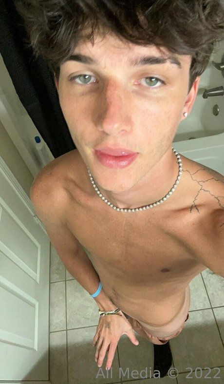 notgavinn hübsche nackt bilder