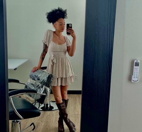 schwarze shemale-onlyfans freie archiv