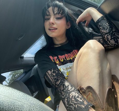 urbabysadie erwachsene akt bilder