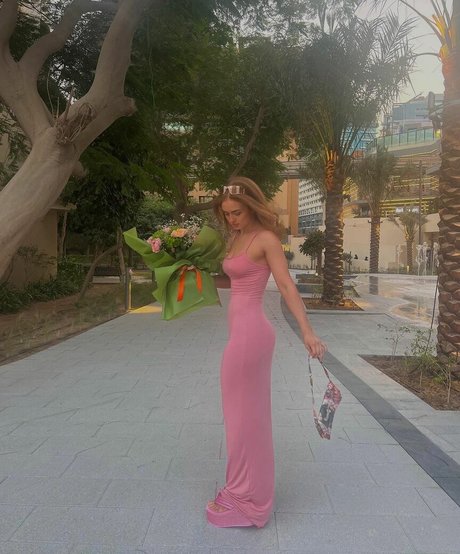 Maisie Smith schöne erotische bild