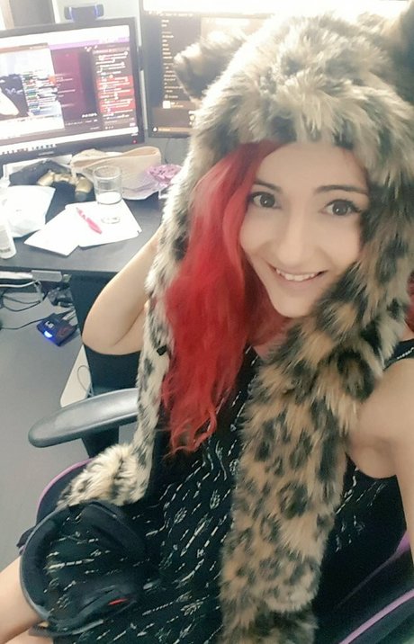 AnnieFuchsia porno kunst galerie