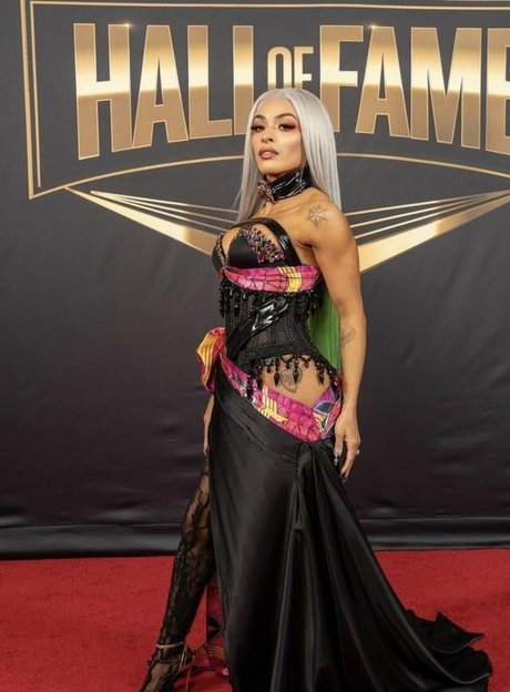 sportliche blonde onlyfans sexy erotische bild