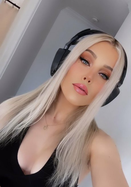 Emerome nacktheit bilder