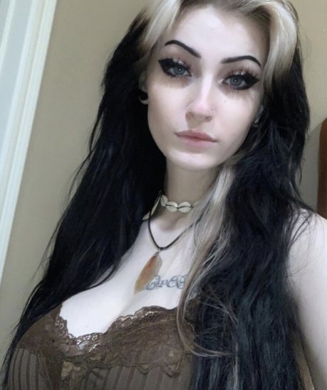 Thatkidronni nackt bilder